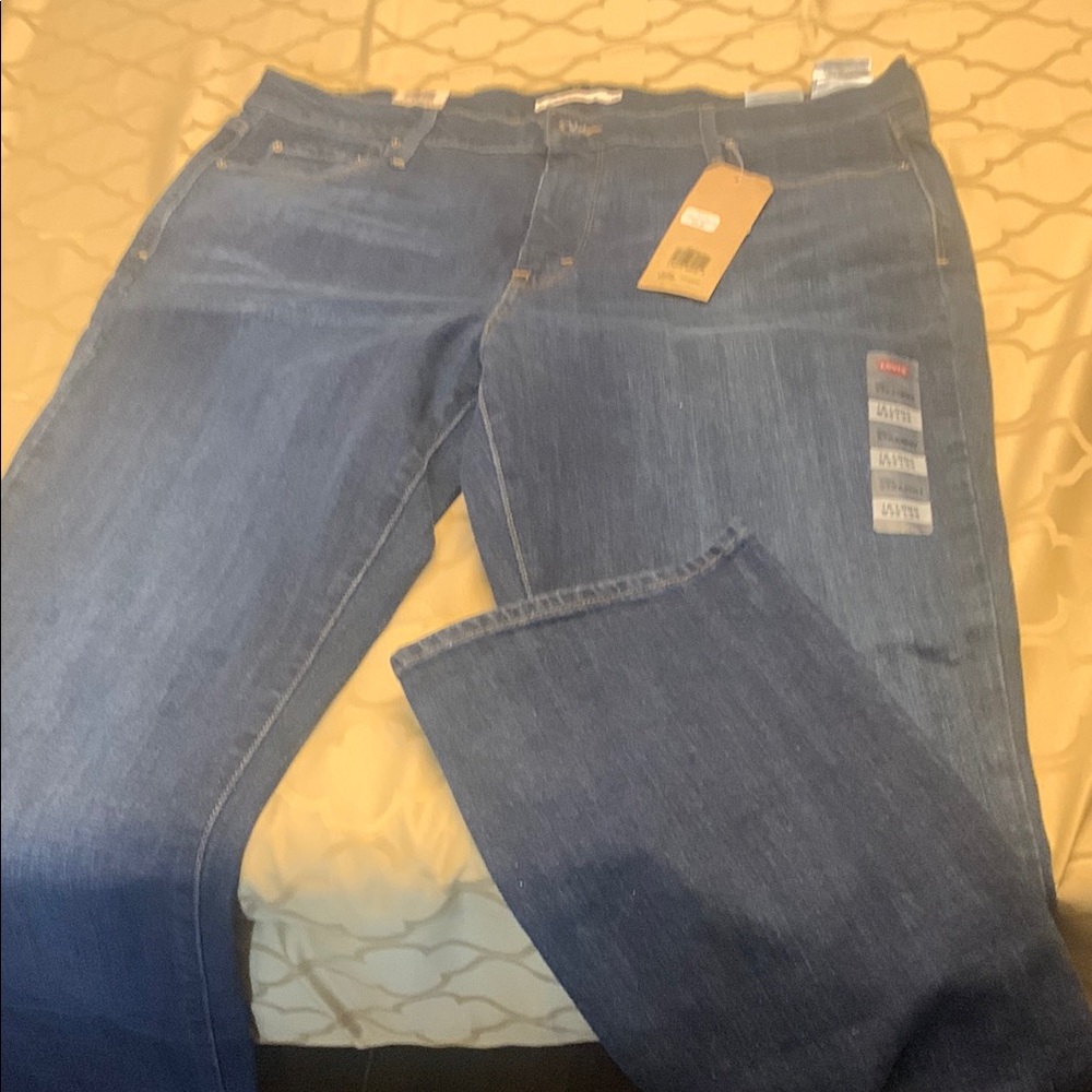 Levi's Women's Classic Straight Leg Blue Jeans- brand new